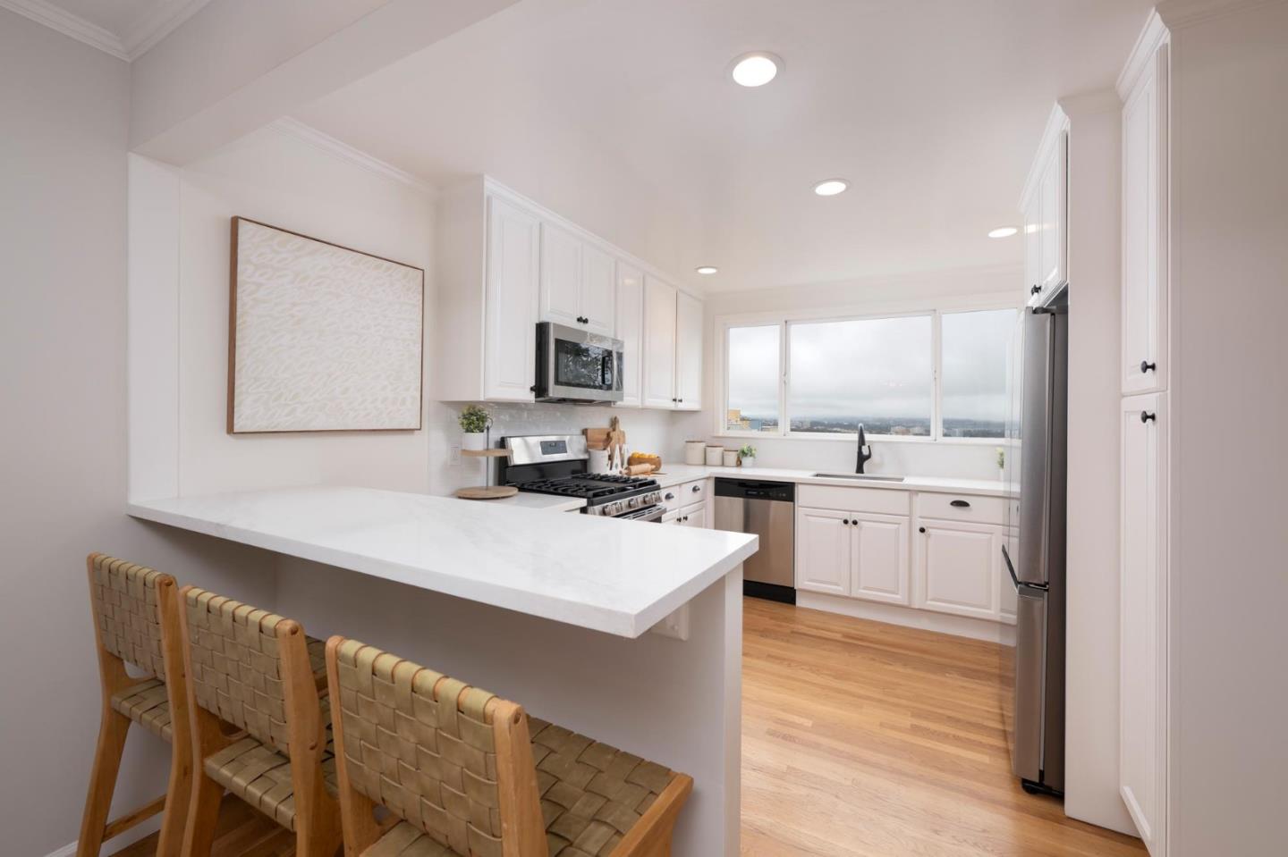 Detail Gallery Image 8 of 14 For 1827 Quintara St, San Francisco,  CA 94116 - 2 Beds | 1 Baths