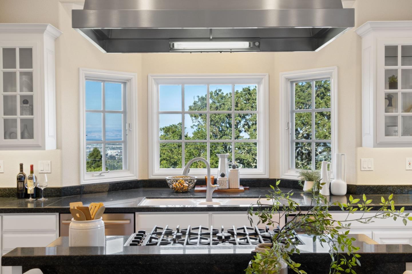 Detail Gallery Image 25 of 96 For 722 Bayview Way, Redwood City,  CA 94062 - 3 Beds | 2/1 Baths