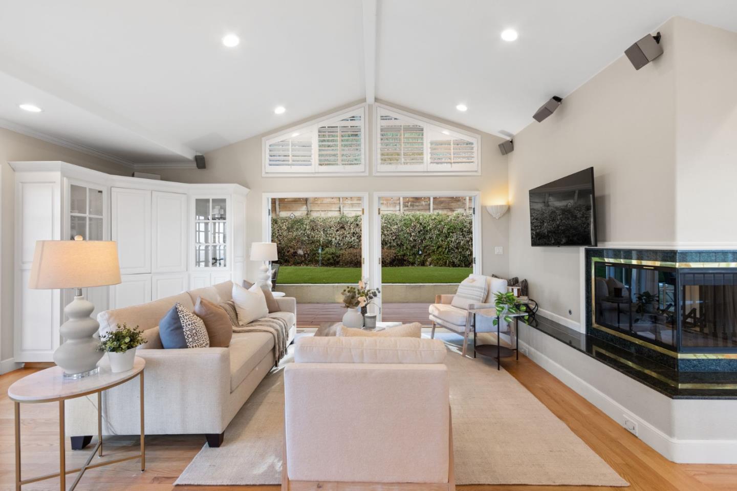 Detail Gallery Image 5 of 96 For 722 Bayview Way, Redwood City,  CA 94062 - 3 Beds | 2/1 Baths