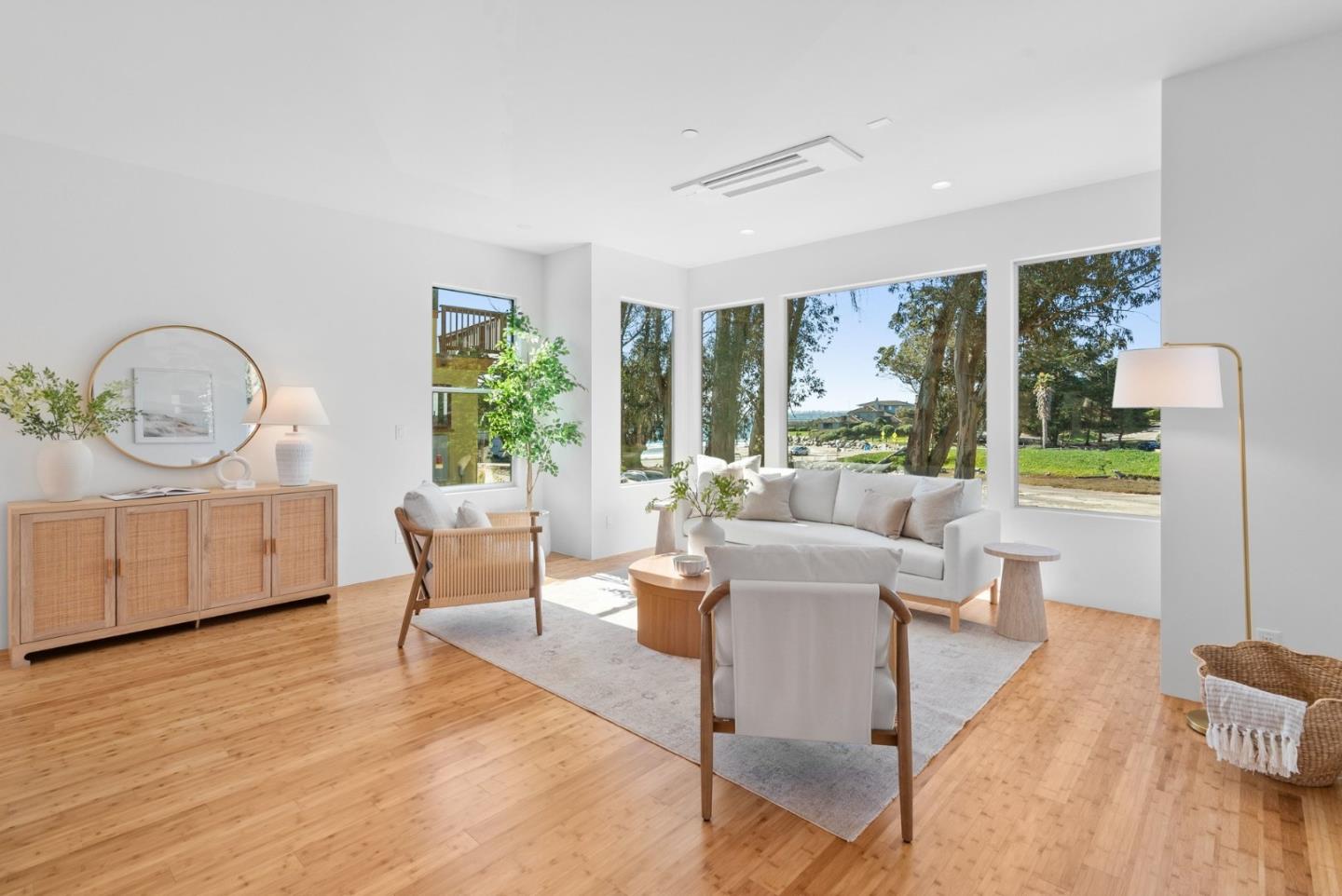 Detail Gallery Image 10 of 43 For 30 Ryans Way, Santa Cruz,  CA 95062 - 3 Beds | 3/1 Baths