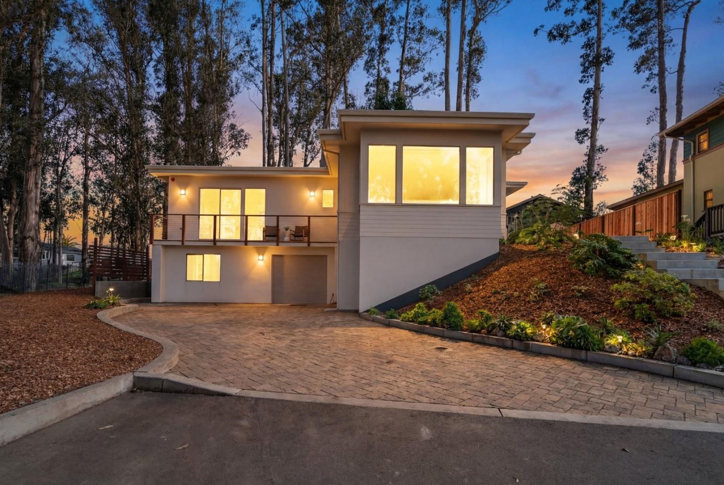 Detail Gallery Image 3 of 43 For 30 Ryans Way, Santa Cruz,  CA 95062 - 3 Beds | 3/1 Baths