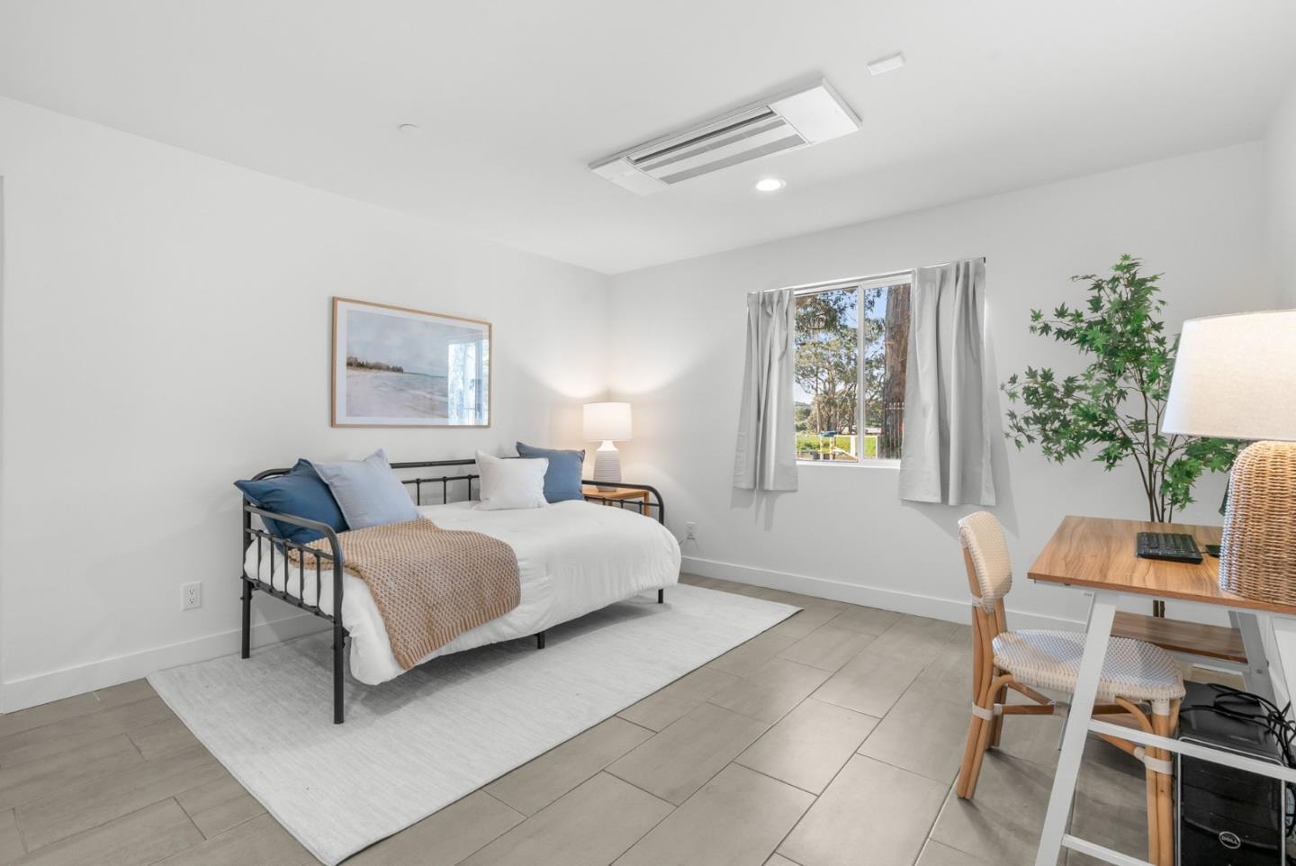 Detail Gallery Image 33 of 43 For 30 Ryans Way, Santa Cruz,  CA 95062 - 3 Beds | 3/1 Baths