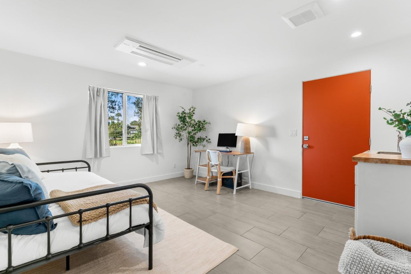 Detail Gallery Image 34 of 43 For 30 Ryans Way, Santa Cruz,  CA 95062 - 3 Beds | 3/1 Baths