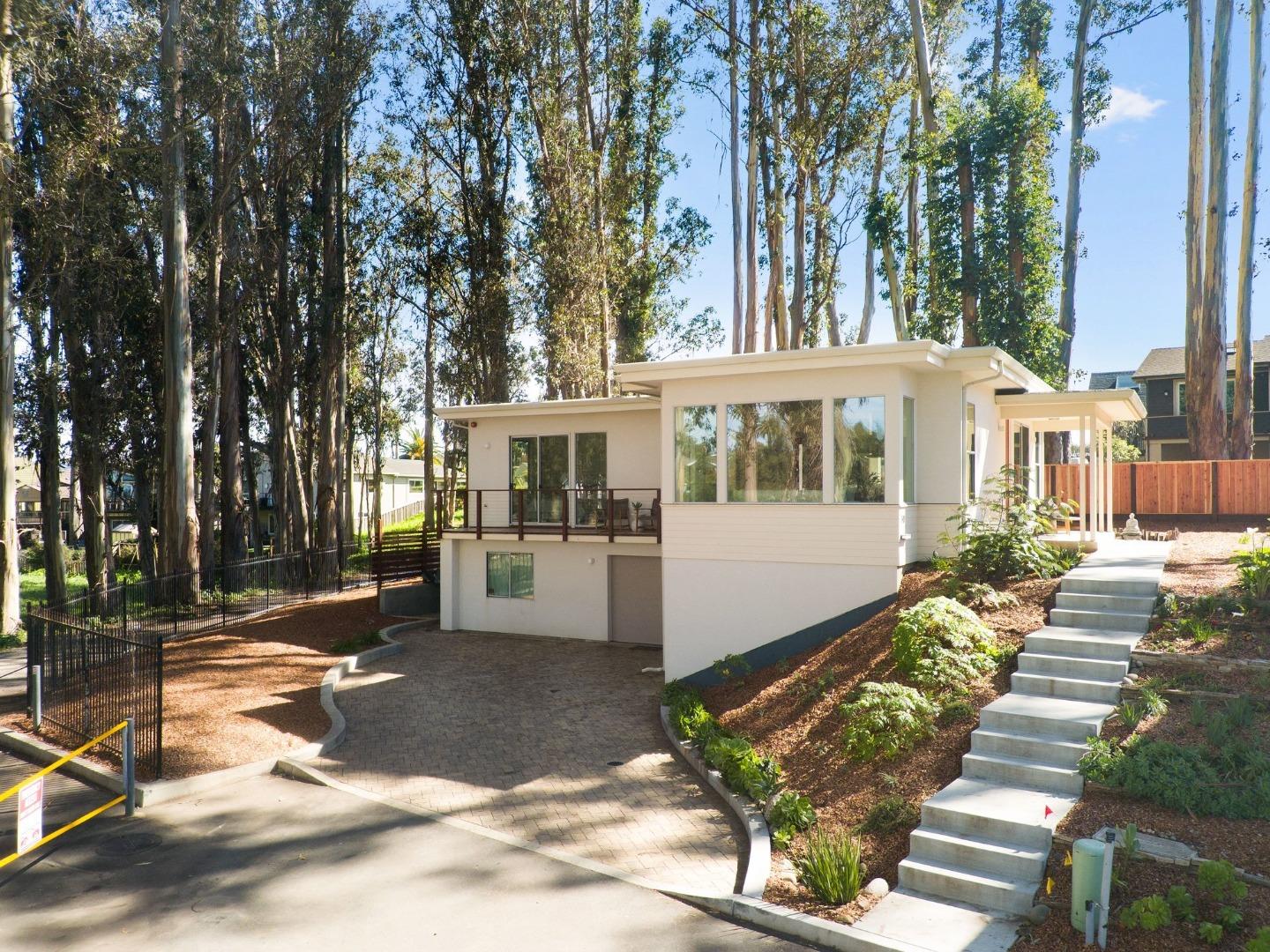 Detail Gallery Image 5 of 43 For 30 Ryans Way, Santa Cruz,  CA 95062 - 3 Beds | 3/1 Baths