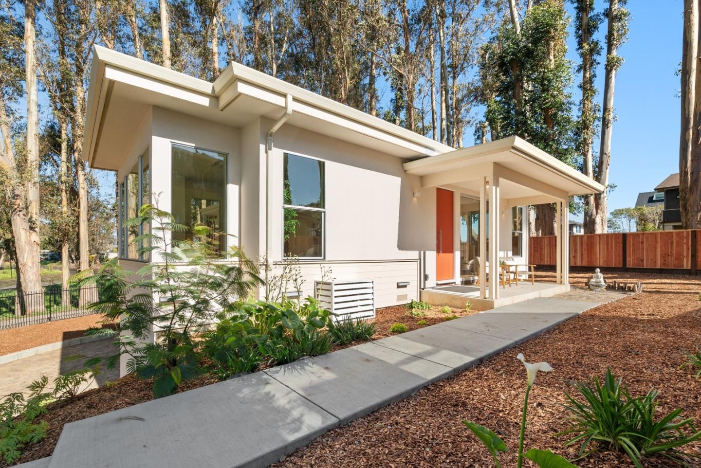 Detail Gallery Image 6 of 43 For 30 Ryans Way, Santa Cruz,  CA 95062 - 3 Beds | 3/1 Baths