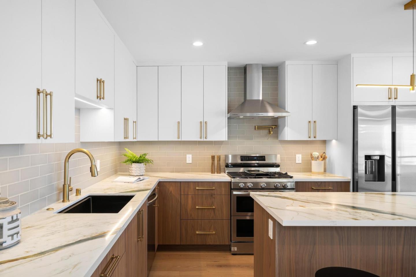 Detail Gallery Image 10 of 56 For 2277 33rd Ave, San Francisco,  CA 94116 - 4 Beds | 4 Baths