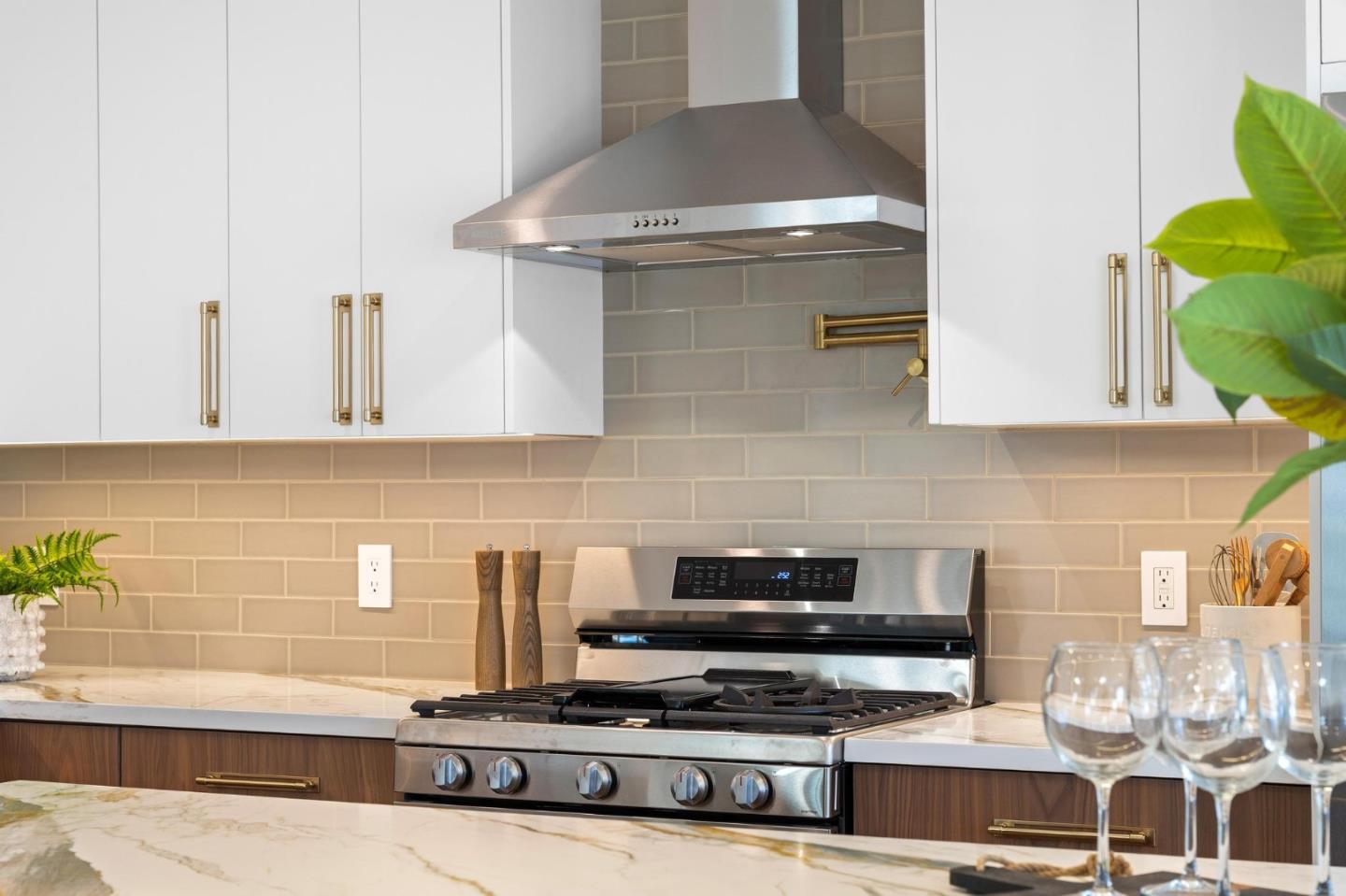 Detail Gallery Image 11 of 56 For 2277 33rd Ave, San Francisco,  CA 94116 - 4 Beds | 4 Baths