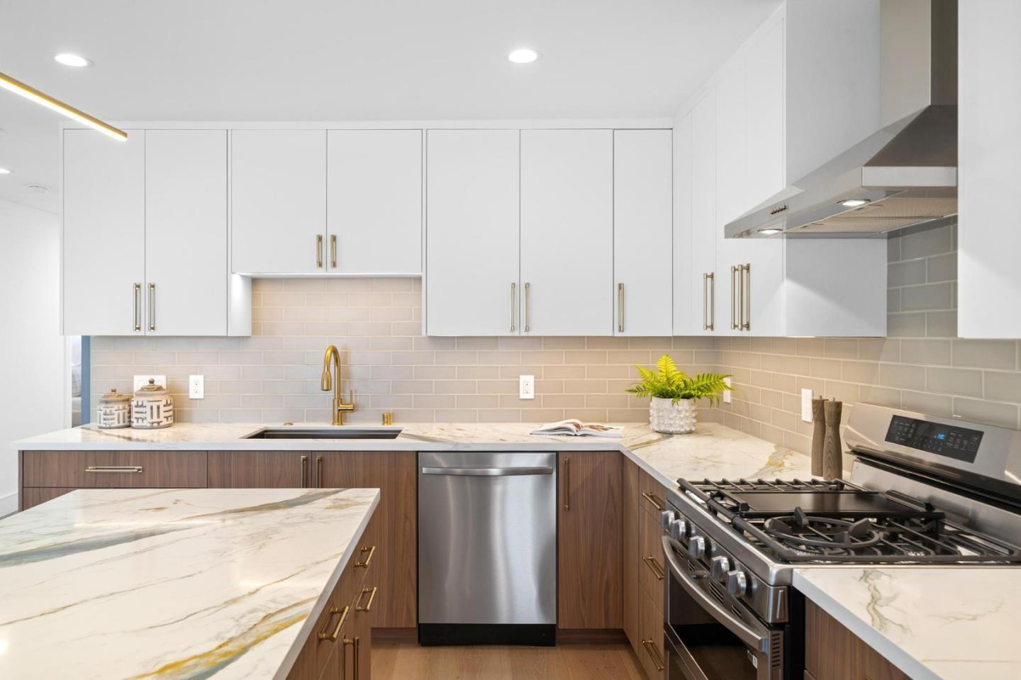 Detail Gallery Image 12 of 56 For 2277 33rd Ave, San Francisco,  CA 94116 - 4 Beds | 4 Baths