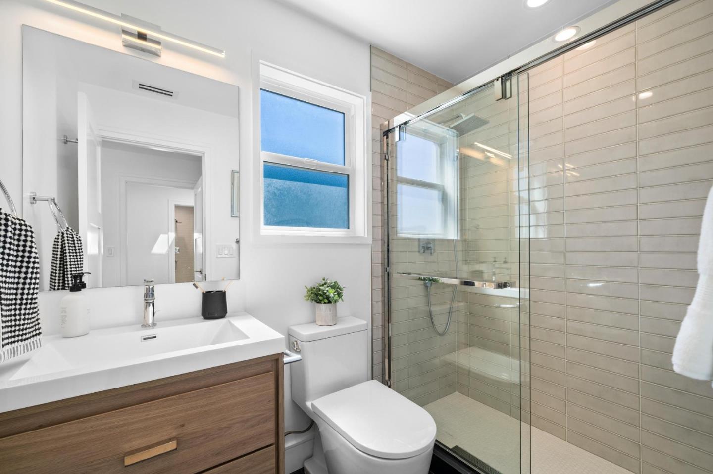 Detail Gallery Image 24 of 56 For 2277 33rd Ave, San Francisco,  CA 94116 - 4 Beds | 4 Baths
