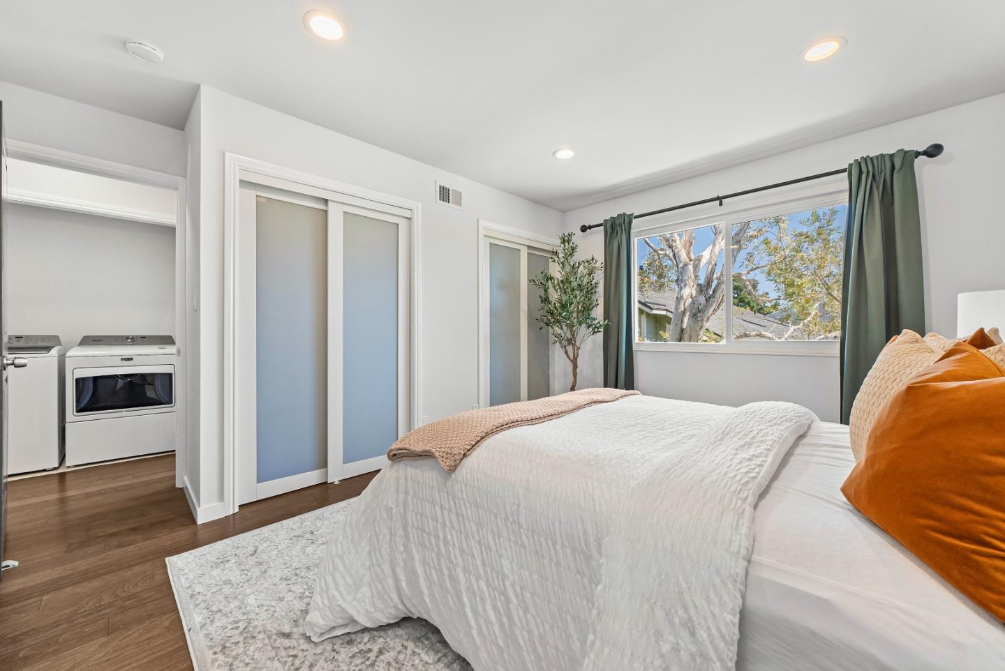 Detail Gallery Image 13 of 38 For 851 Peary Ln, Foster City,  CA 94404 - 3 Beds | 1/1 Baths