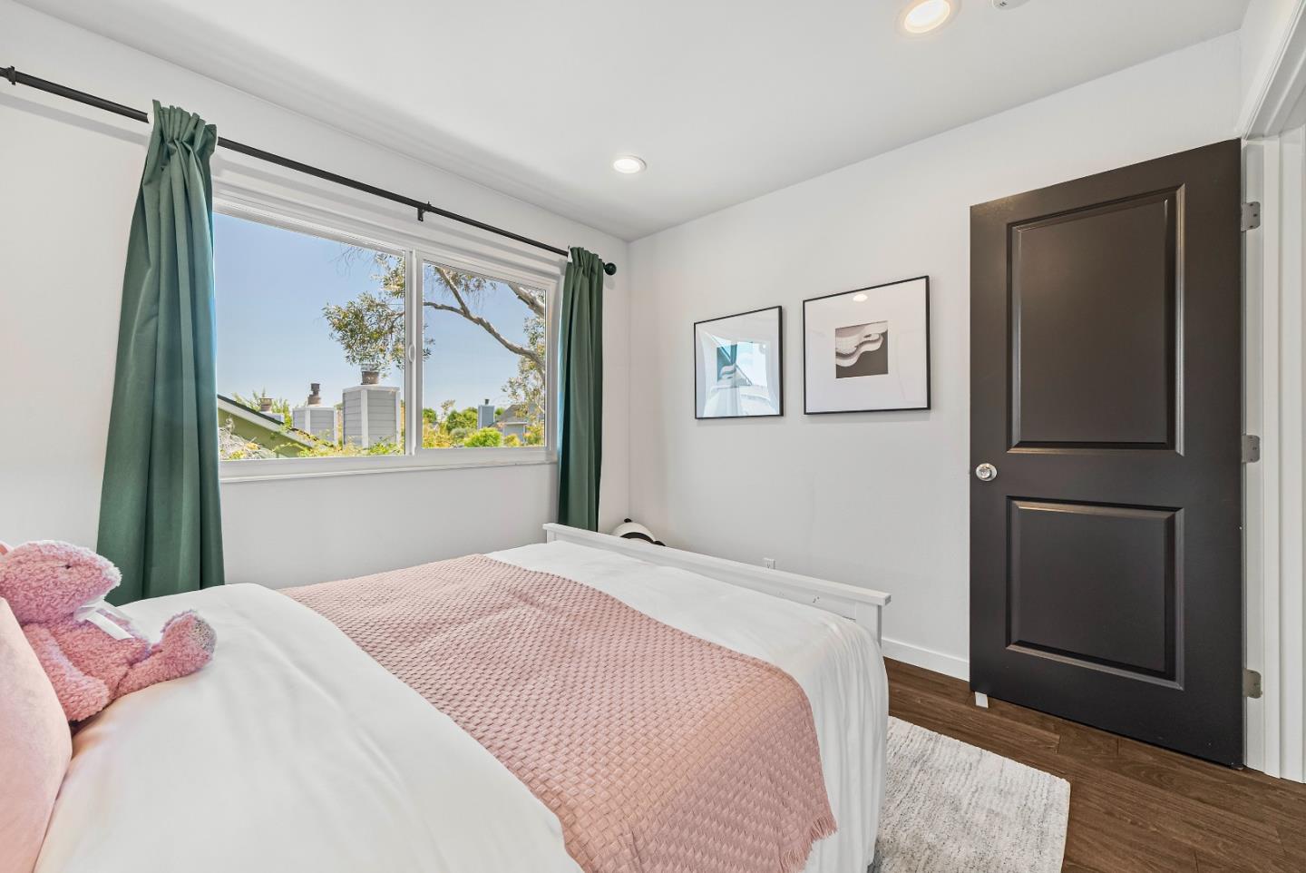 Detail Gallery Image 21 of 38 For 851 Peary Ln, Foster City,  CA 94404 - 3 Beds | 1/1 Baths
