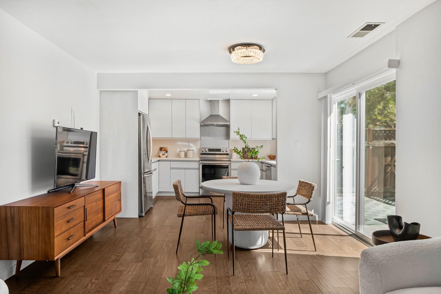 Detail Gallery Image 8 of 38 For 851 Peary Ln, Foster City,  CA 94404 - 3 Beds | 1/1 Baths