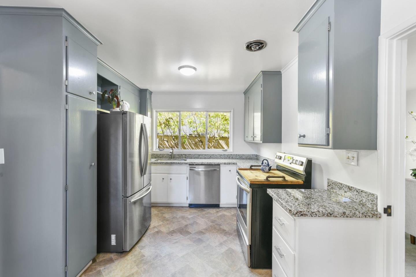 Detail Gallery Image 8 of 29 For 435 Voelker Dr, San Mateo,  CA 94403 - 4 Beds | 2 Baths