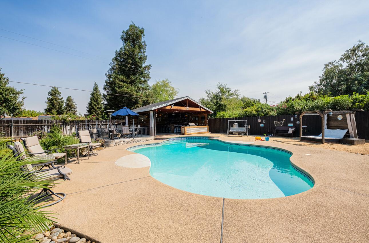 Detail Gallery Image 3 of 49 For 26891 Fonda Ave, Madera,  CA 93638 - 3 Beds | 2 Baths