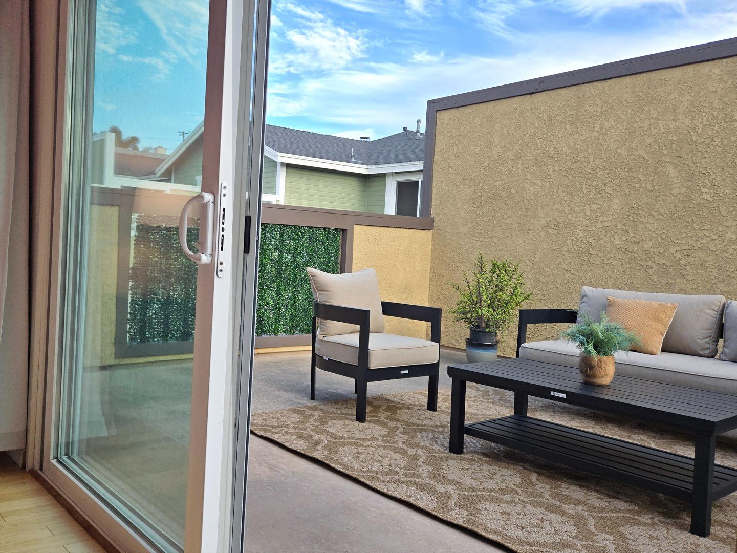 Detail Gallery Image 20 of 38 For 1812 Clark Ln a,  Redondo Beach,  CA 90278 - 4 Beds | 3 Baths
