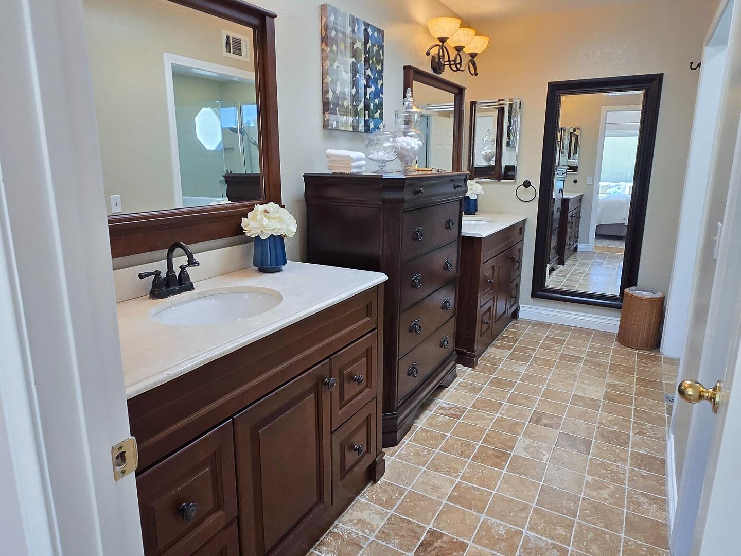 Detail Gallery Image 23 of 38 For 1812 Clark Ln a,  Redondo Beach,  CA 90278 - 4 Beds | 3 Baths
