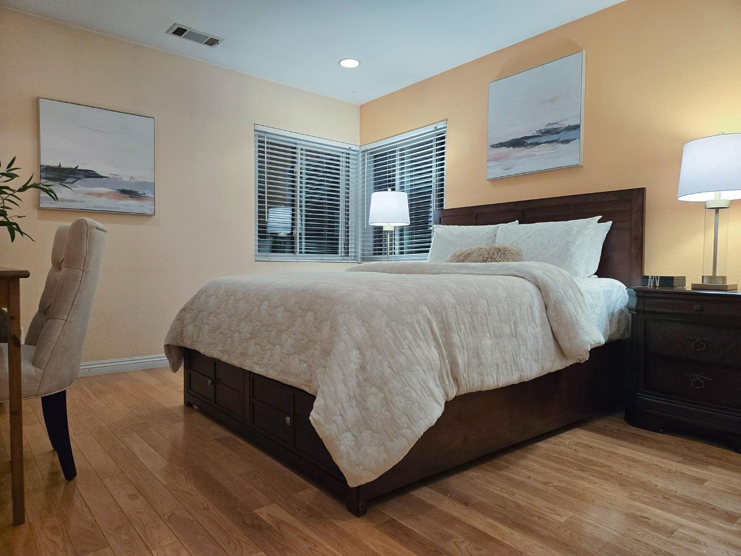 Detail Gallery Image 25 of 38 For 1812 Clark Ln a,  Redondo Beach,  CA 90278 - 4 Beds | 3 Baths
