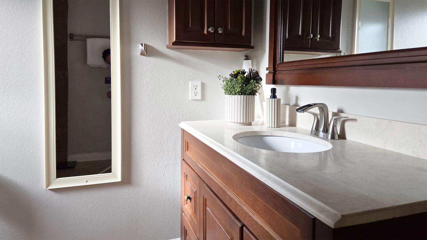 Detail Gallery Image 27 of 38 For 1812 Clark Ln a,  Redondo Beach,  CA 90278 - 4 Beds | 3 Baths
