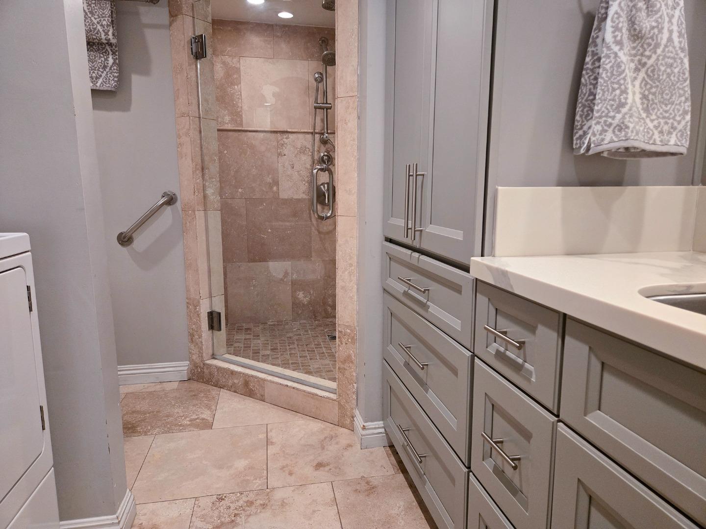 Detail Gallery Image 33 of 38 For 1812 Clark Ln a,  Redondo Beach,  CA 90278 - 4 Beds | 3 Baths