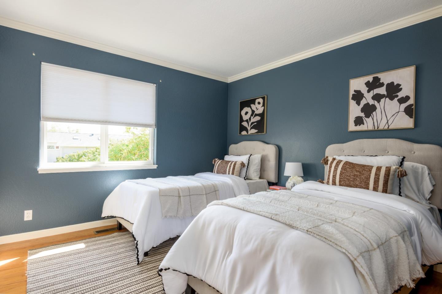 Detail Gallery Image 15 of 26 For 3694 Country Club Dr, Redwood City,  CA 94061 - 3 Beds | 2/1 Baths