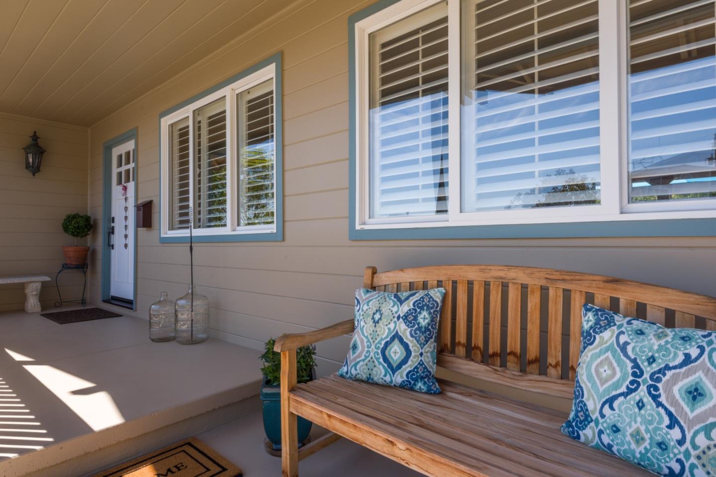 Detail Gallery Image 2 of 26 For 3694 Country Club Dr, Redwood City,  CA 94061 - 3 Beds | 2/1 Baths