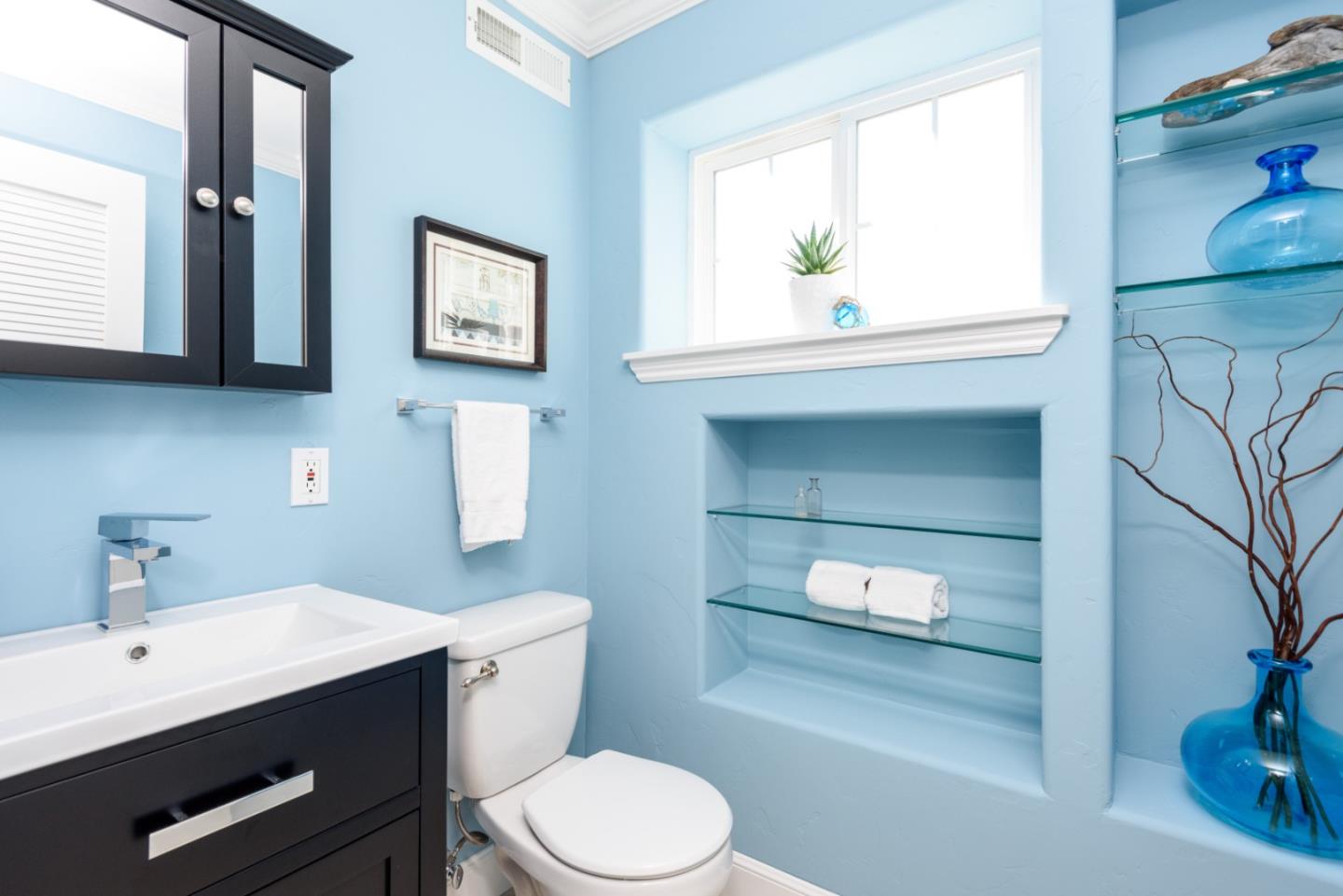 Detail Gallery Image 20 of 26 For 3694 Country Club Dr, Redwood City,  CA 94061 - 3 Beds | 2/1 Baths