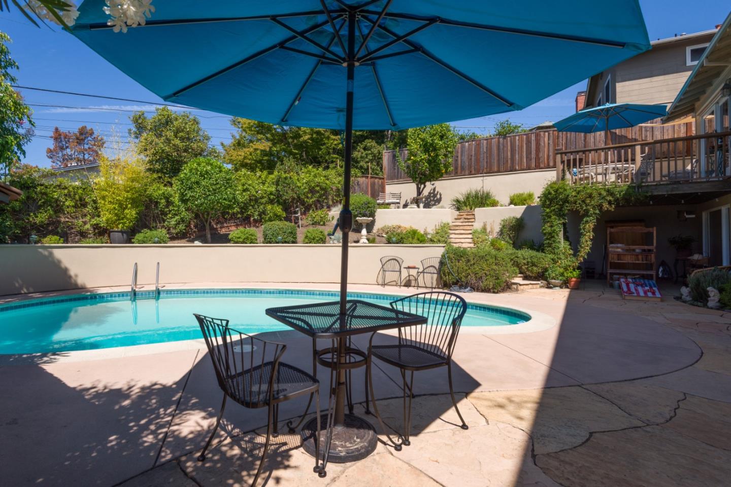 Detail Gallery Image 21 of 26 For 3694 Country Club Dr, Redwood City,  CA 94061 - 3 Beds | 2/1 Baths