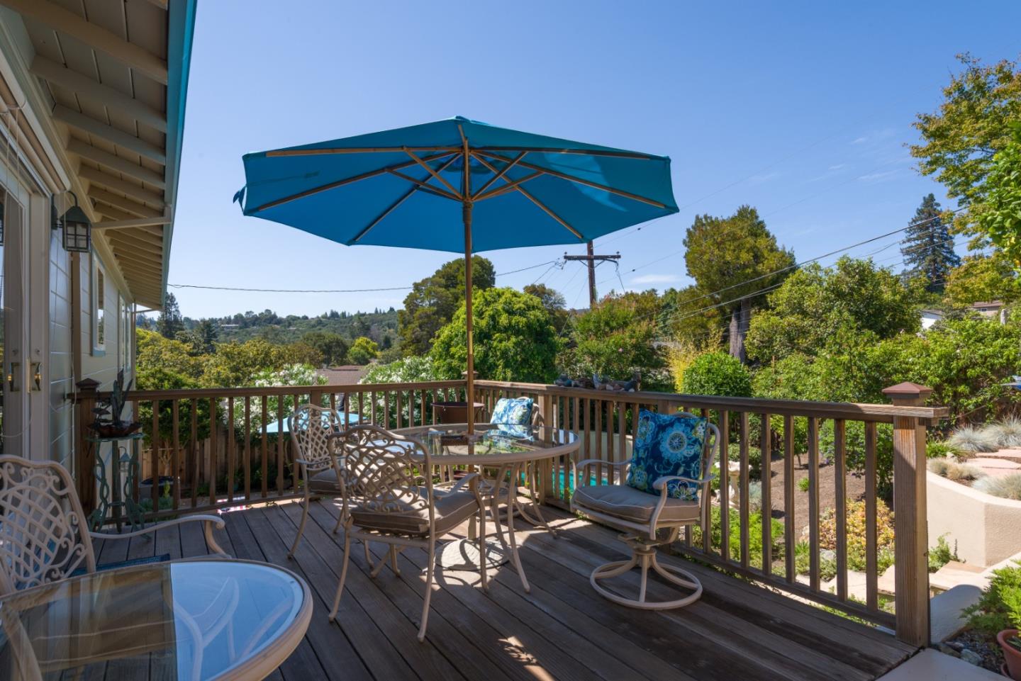 Detail Gallery Image 22 of 26 For 3694 Country Club Dr, Redwood City,  CA 94061 - 3 Beds | 2/1 Baths