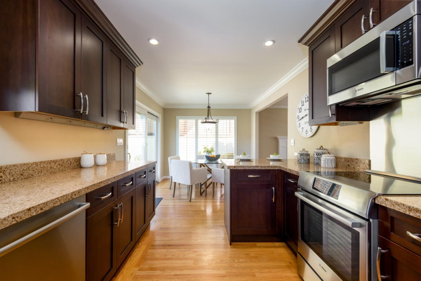 Detail Gallery Image 7 of 26 For 3694 Country Club Dr, Redwood City,  CA 94061 - 3 Beds | 2/1 Baths