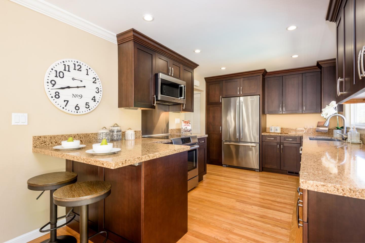 Detail Gallery Image 9 of 26 For 3694 Country Club Dr, Redwood City,  CA 94061 - 3 Beds | 2/1 Baths