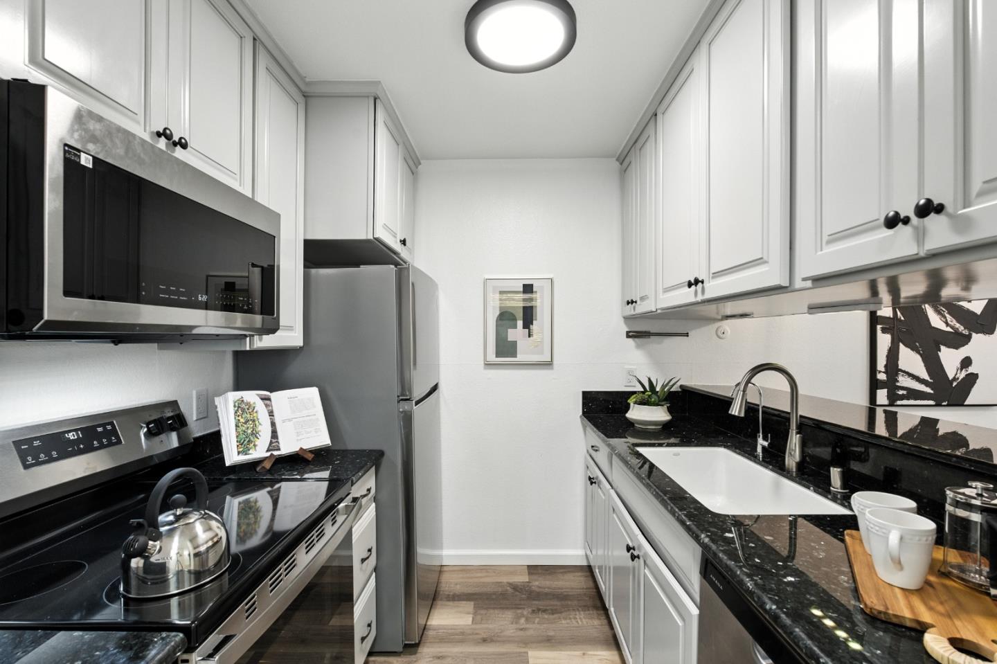 Detail Gallery Image 10 of 39 For 373 Half Moon Ln #108,  Daly City,  CA 94015 - 2 Beds | 1 Baths