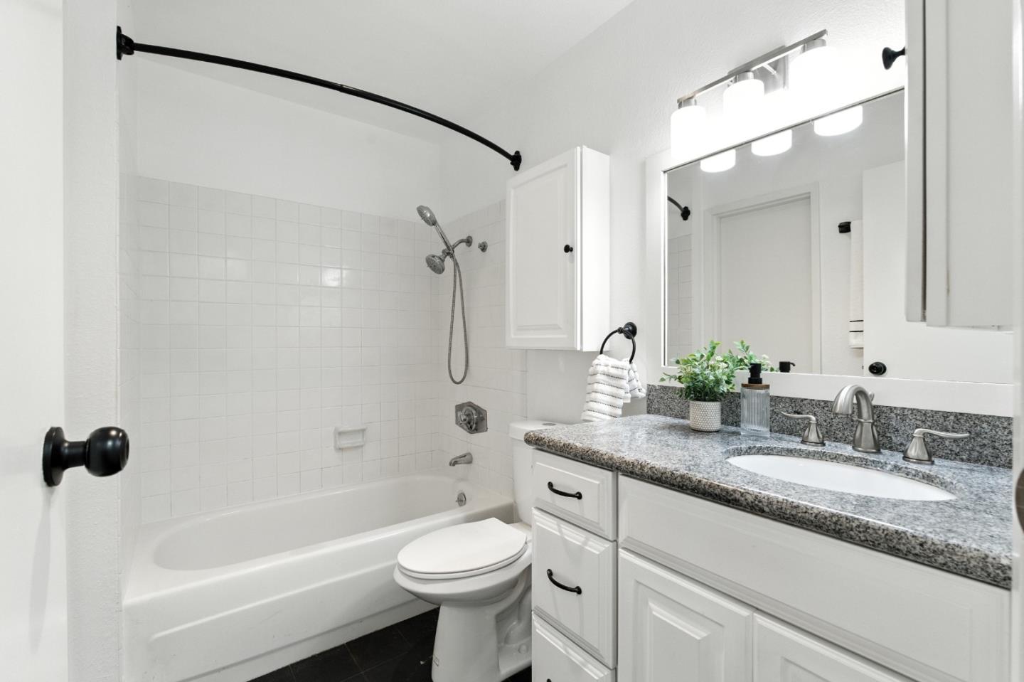 Detail Gallery Image 14 of 39 For 373 Half Moon Ln #108,  Daly City,  CA 94015 - 2 Beds | 1 Baths