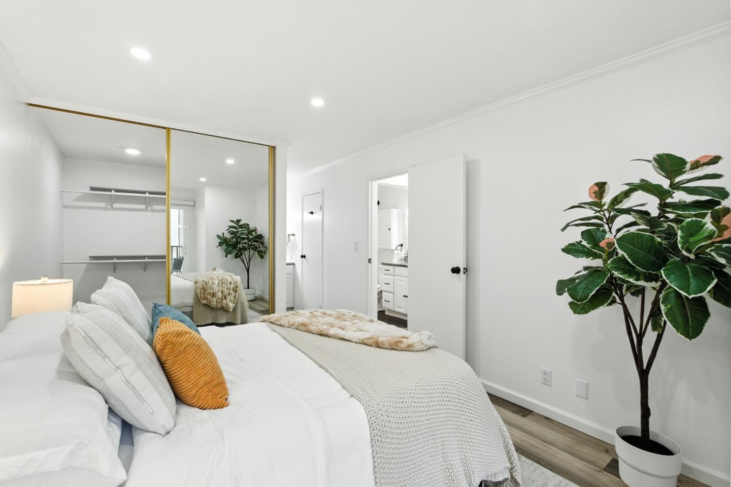 Detail Gallery Image 16 of 39 For 373 Half Moon Ln #108,  Daly City,  CA 94015 - 2 Beds | 1 Baths