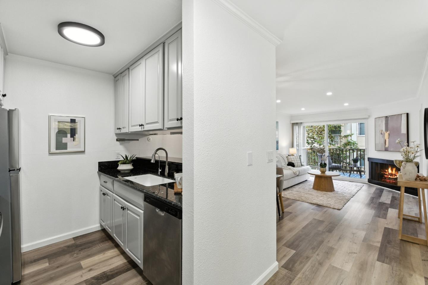 Detail Gallery Image 2 of 39 For 373 Half Moon Ln #108,  Daly City,  CA 94015 - 2 Beds | 1 Baths