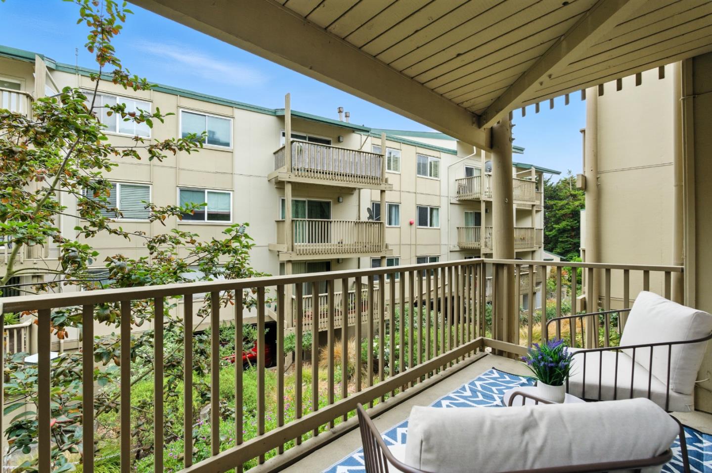 Detail Gallery Image 30 of 39 For 373 Half Moon Ln #108,  Daly City,  CA 94015 - 2 Beds | 1 Baths