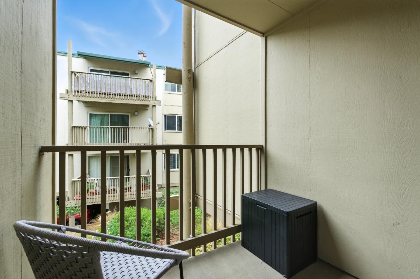 Detail Gallery Image 31 of 39 For 373 Half Moon Ln #108,  Daly City,  CA 94015 - 2 Beds | 1 Baths