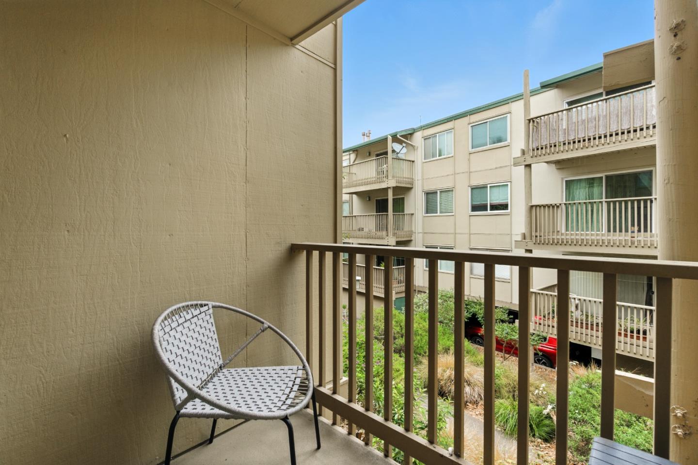 Detail Gallery Image 32 of 39 For 373 Half Moon Ln #108,  Daly City,  CA 94015 - 2 Beds | 1 Baths