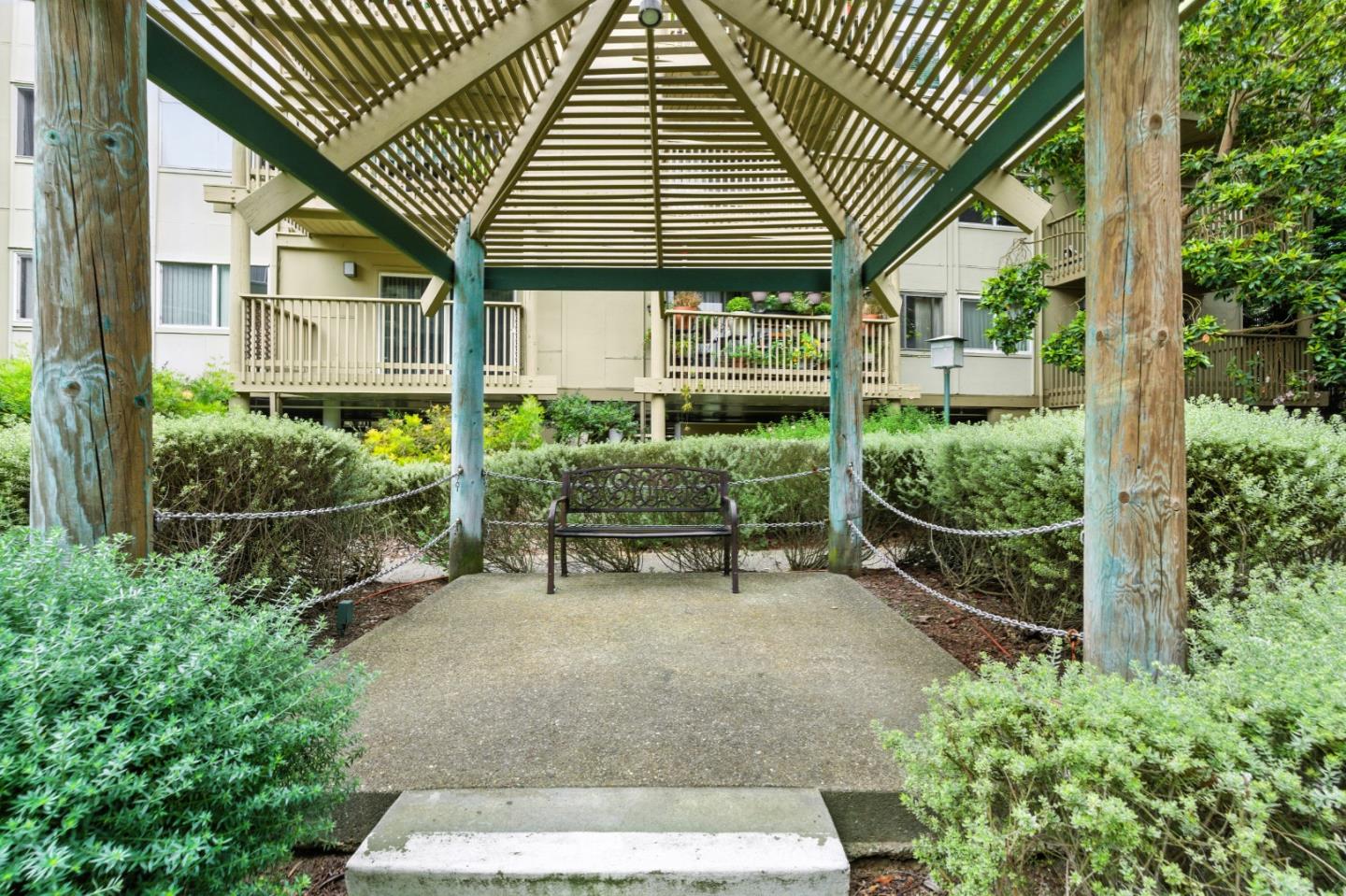Detail Gallery Image 34 of 39 For 373 Half Moon Ln #108,  Daly City,  CA 94015 - 2 Beds | 1 Baths