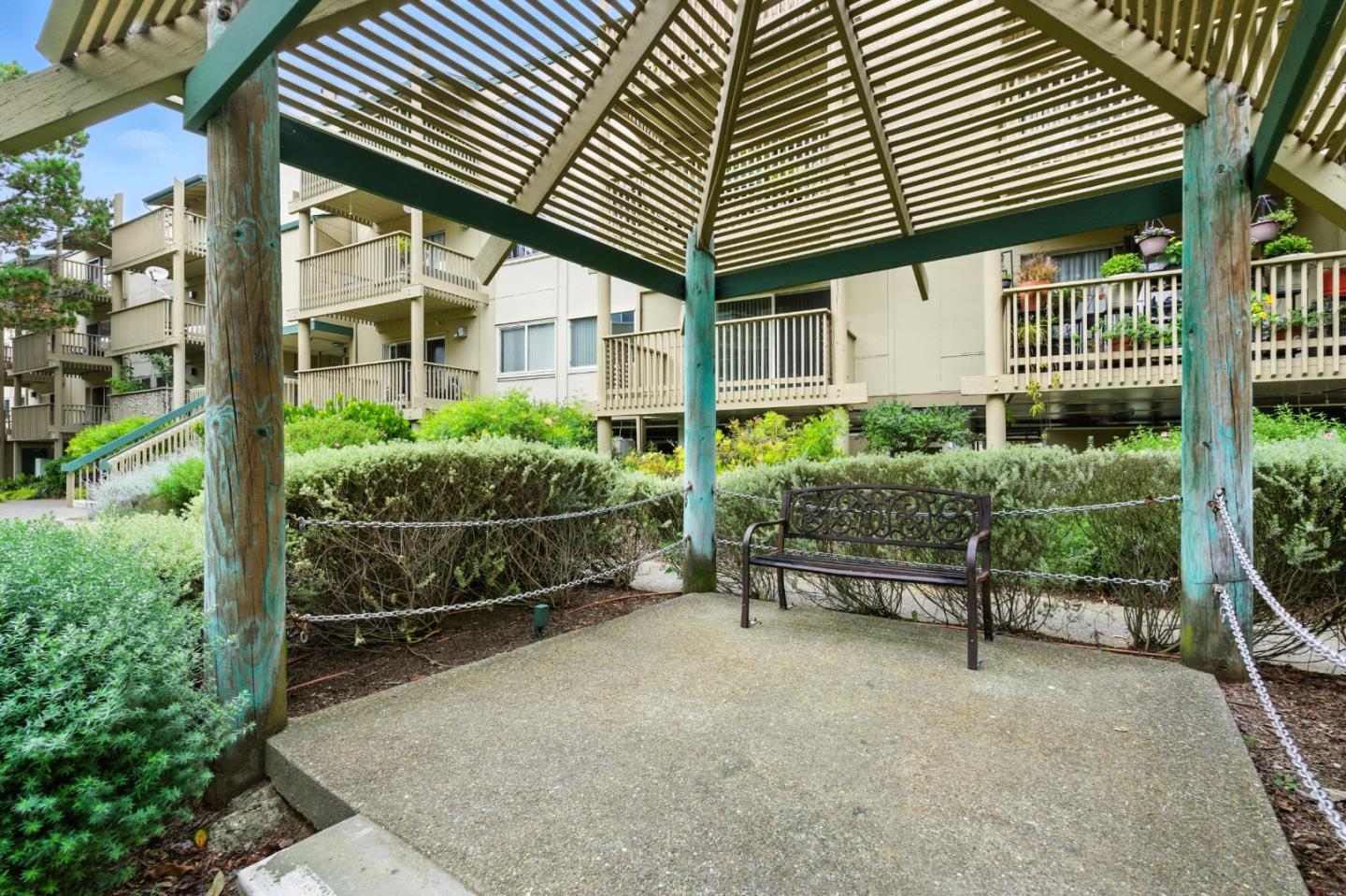 Detail Gallery Image 37 of 39 For 373 Half Moon Ln #108,  Daly City,  CA 94015 - 2 Beds | 1 Baths