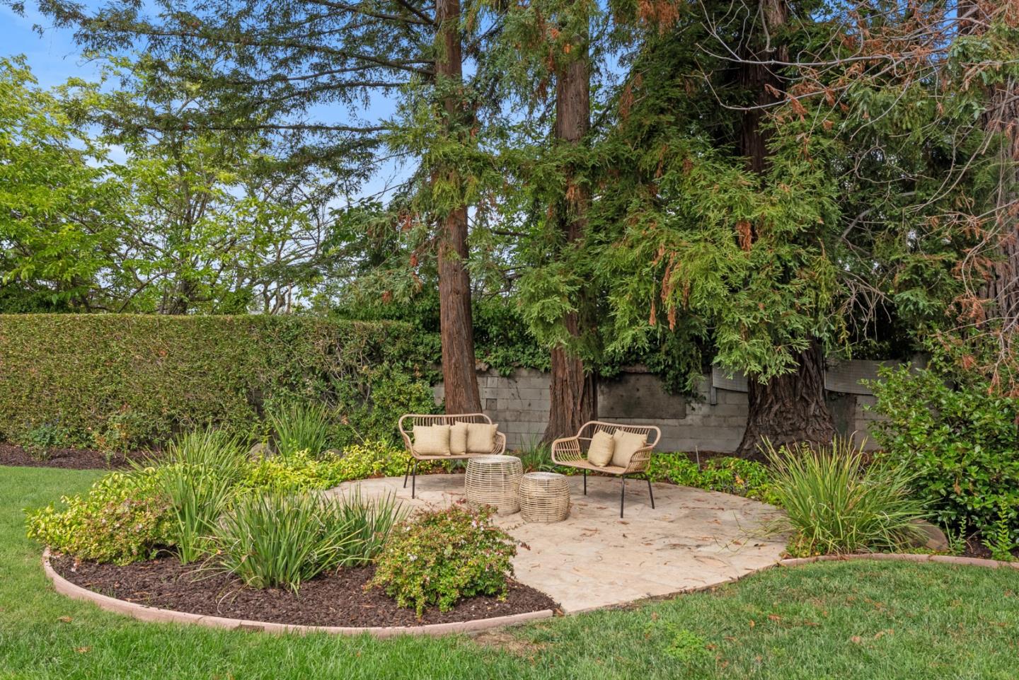 Detail Gallery Image 28 of 35 For 730 Monte Rosa Dr, Menlo Park,  CA 94025 - 4 Beds | 2/1 Baths