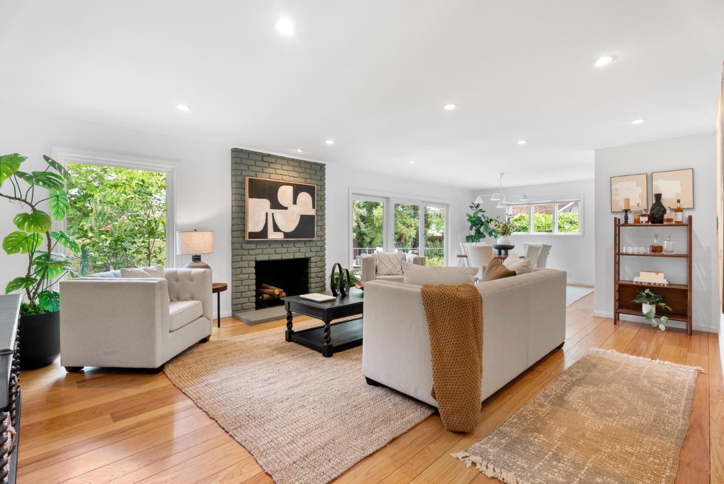Detail Gallery Image 4 of 35 For 730 Monte Rosa Dr, Menlo Park,  CA 94025 - 4 Beds | 2/1 Baths