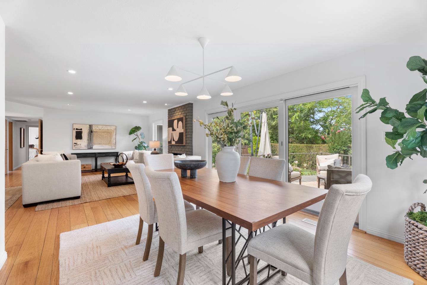 Detail Gallery Image 6 of 35 For 730 Monte Rosa Dr, Menlo Park,  CA 94025 - 4 Beds | 2/1 Baths