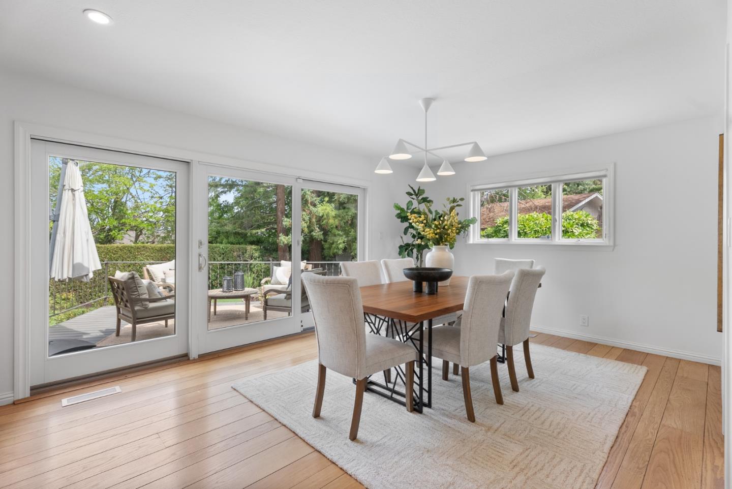Detail Gallery Image 7 of 35 For 730 Monte Rosa Dr, Menlo Park,  CA 94025 - 4 Beds | 2/1 Baths