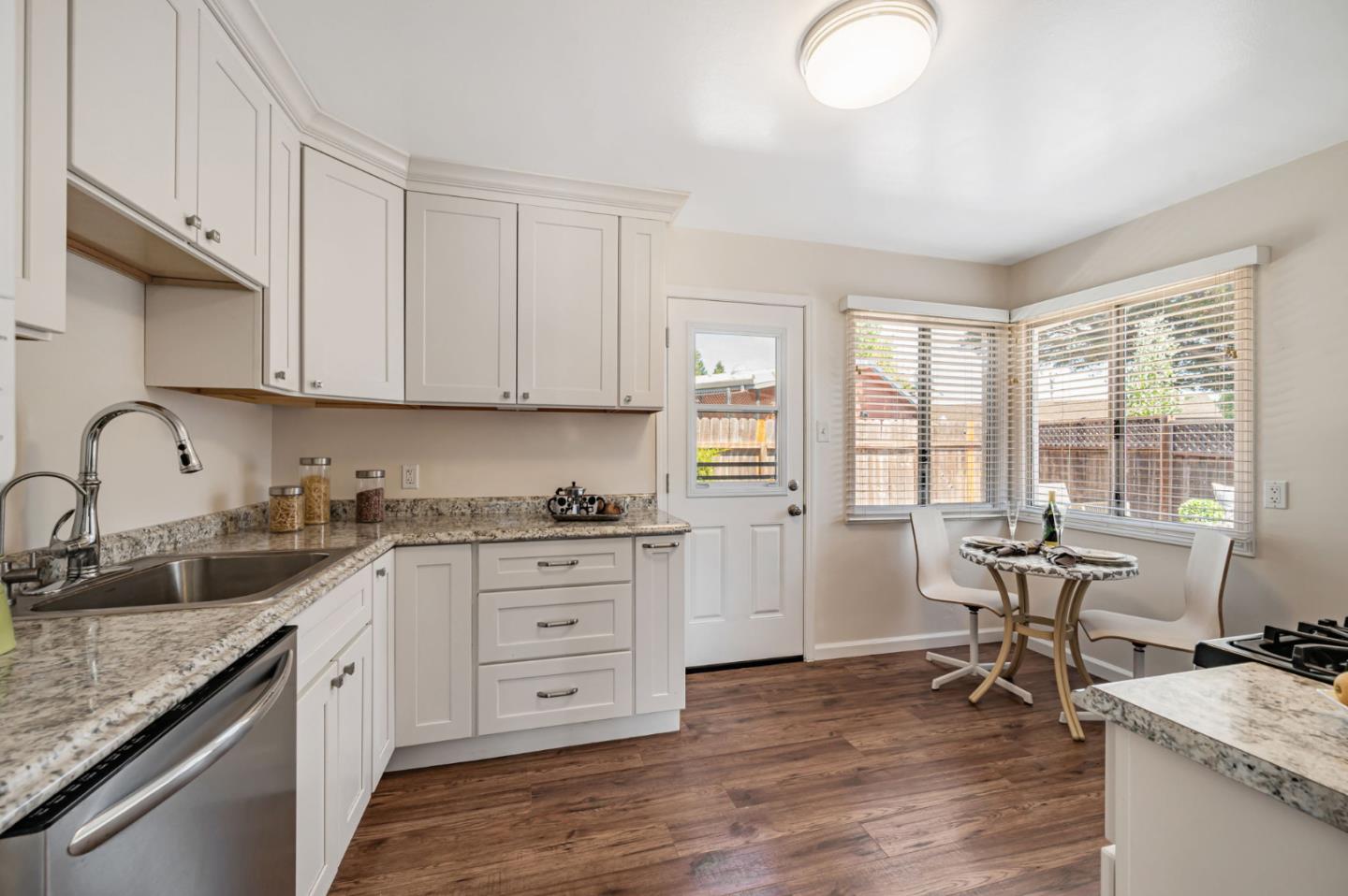 Detail Gallery Image 11 of 32 For 508 Wessex Way, Belmont,  CA 94002 - – Beds | – Baths