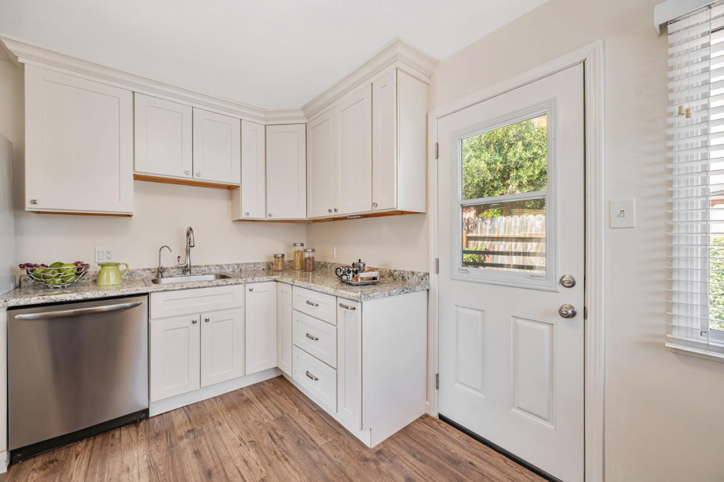 Detail Gallery Image 12 of 32 For 508 Wessex Way, Belmont,  CA 94002 - – Beds | – Baths