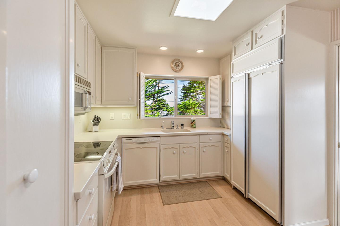 Detail Gallery Image 11 of 47 For 59 Skyline Crest Dr, Monterey,  CA 93940 - 3 Beds | 3 Baths