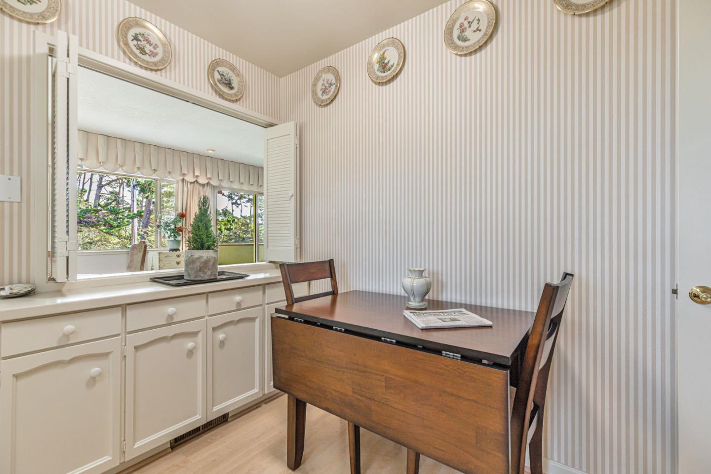 Detail Gallery Image 12 of 47 For 59 Skyline Crest Dr, Monterey,  CA 93940 - 3 Beds | 3 Baths