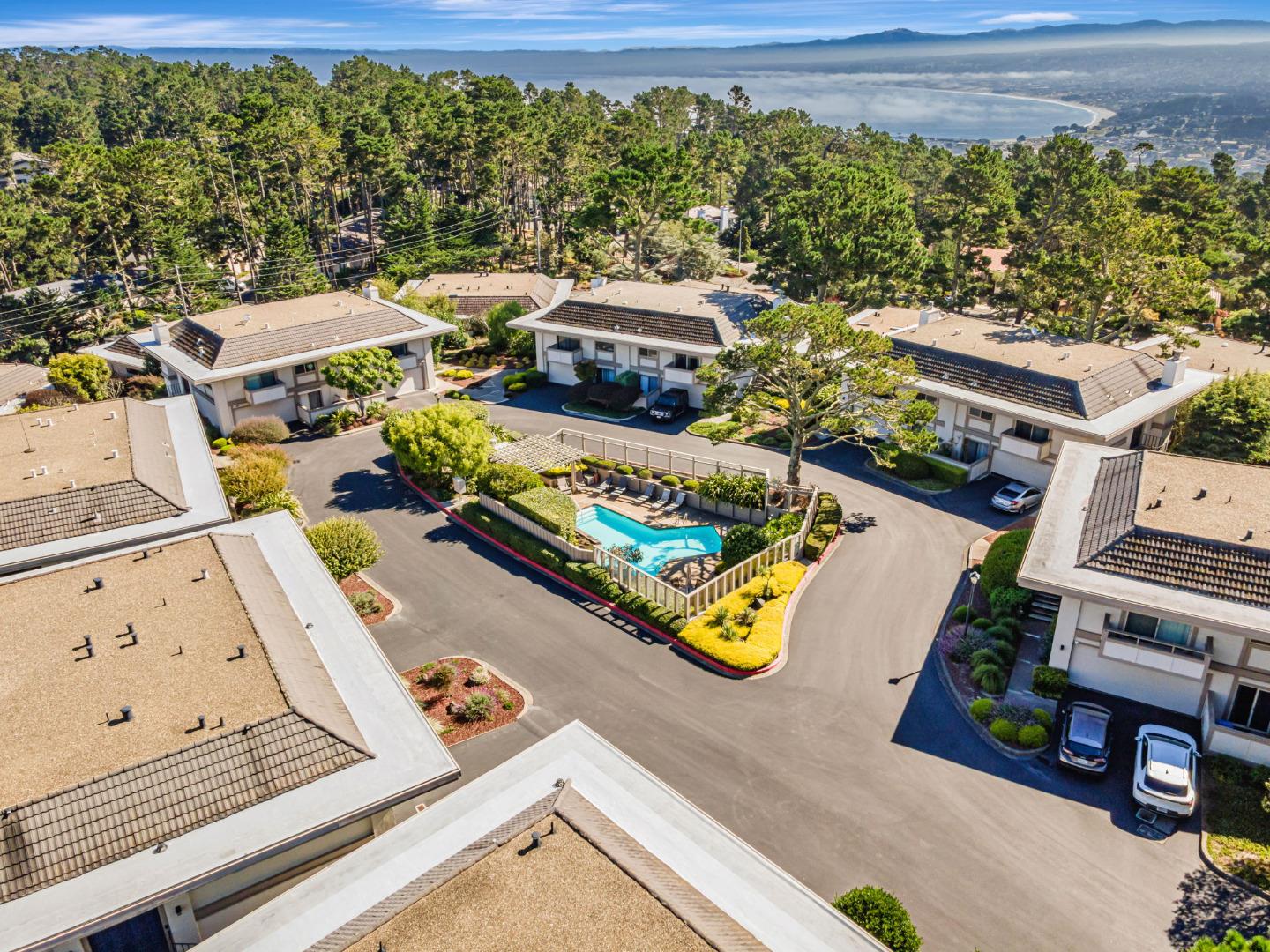 Detail Gallery Image 31 of 47 For 59 Skyline Crest Dr, Monterey,  CA 93940 - 3 Beds | 3 Baths
