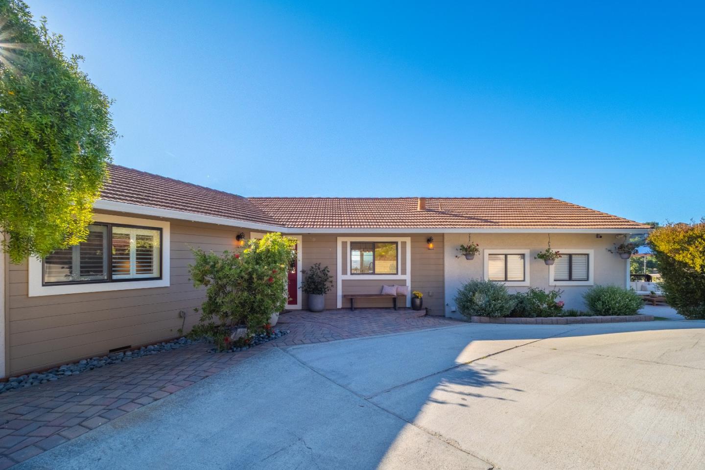 Detail Gallery Image 4 of 41 For 225 San Benancio Rd, Salinas,  CA 93908 - 3 Beds | 2 Baths
