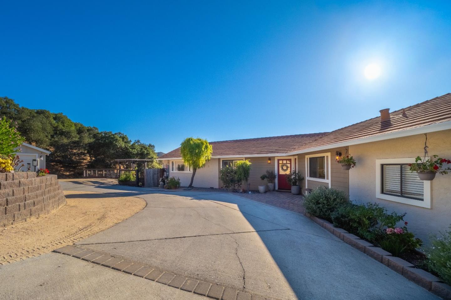 Detail Gallery Image 5 of 41 For 225 San Benancio Rd, Salinas,  CA 93908 - 3 Beds | 2 Baths